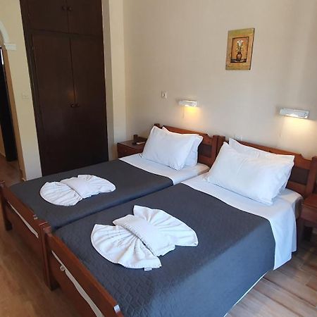 פאלאוקסטריצה Phivos Hotel מראה חיצוני תמונה
