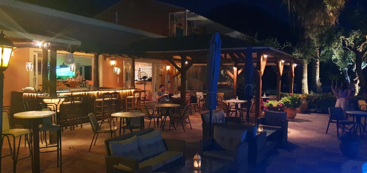 פאלאוקסטריצה Phivos Hotel מראה חיצוני תמונה