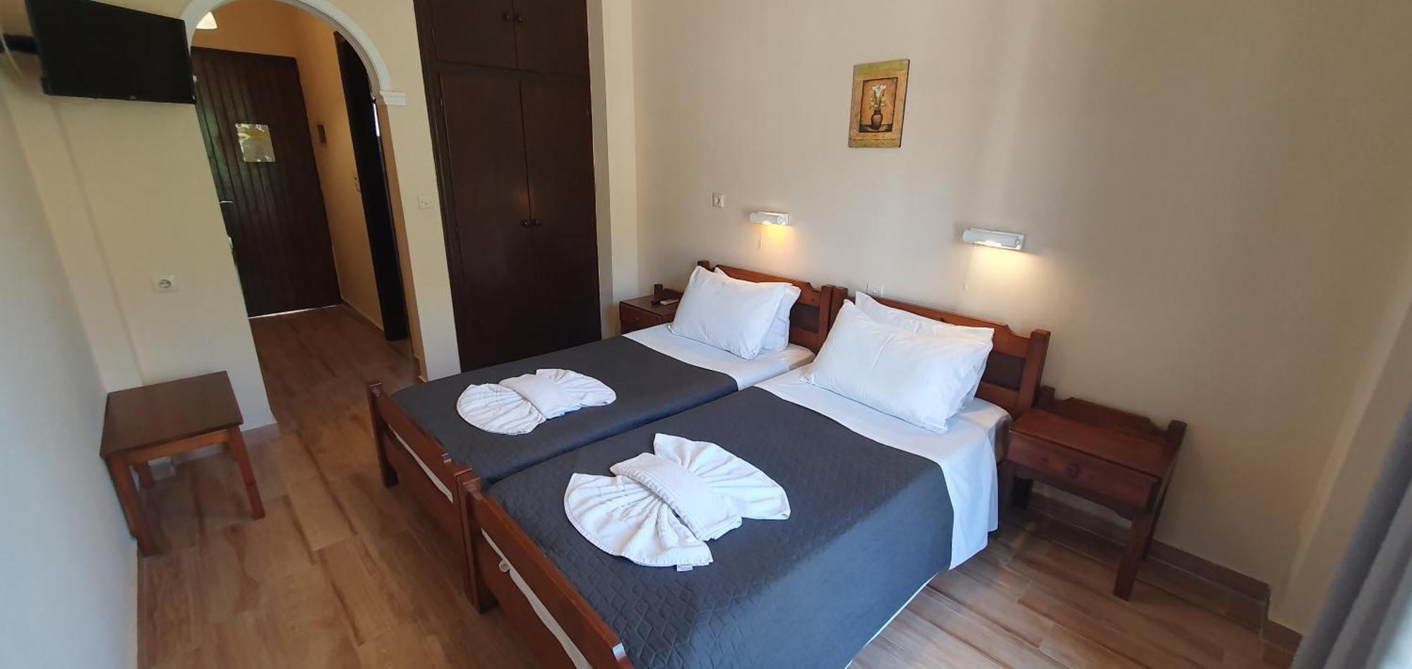 פאלאוקסטריצה Phivos Hotel מראה חיצוני תמונה