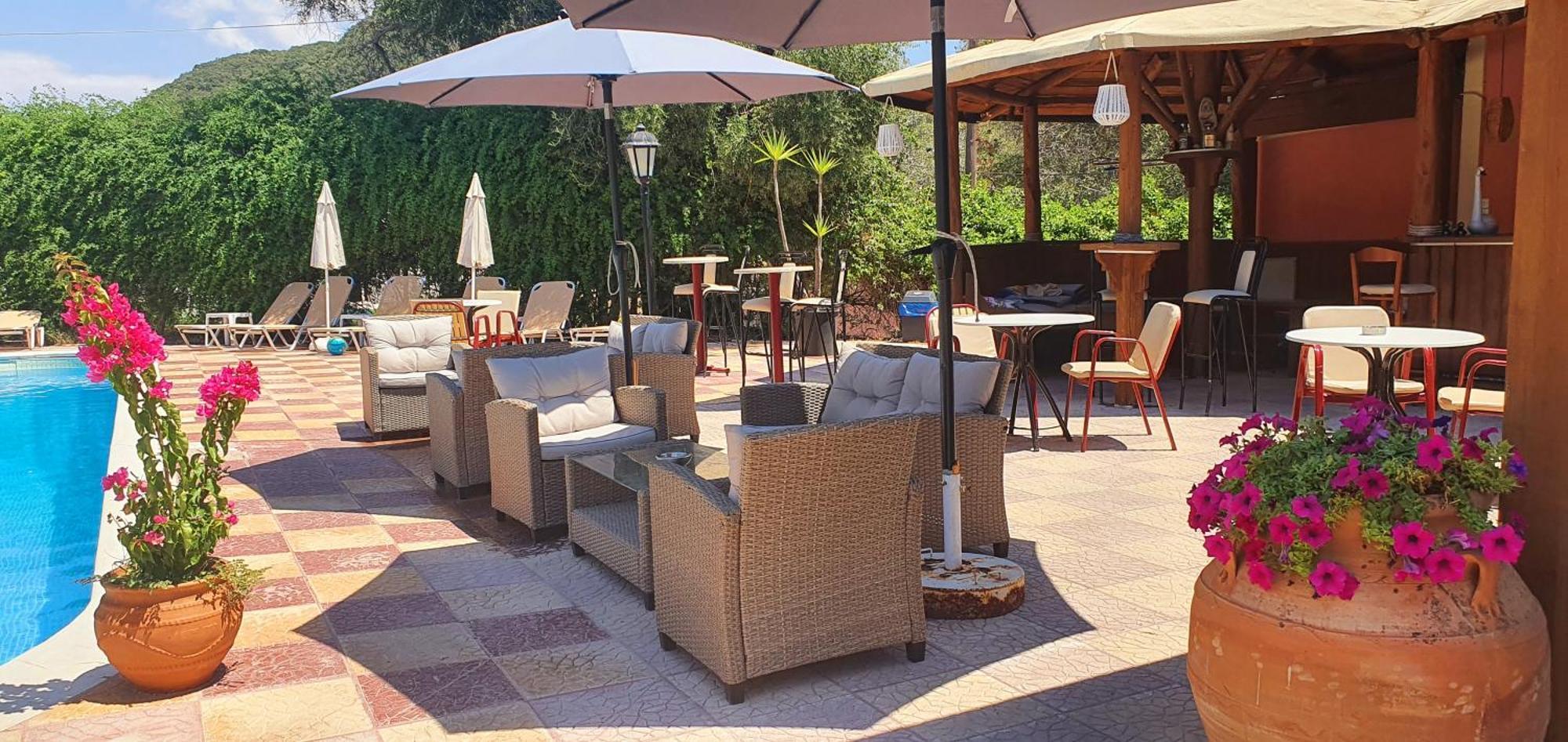 פאלאוקסטריצה Phivos Hotel מראה חיצוני תמונה