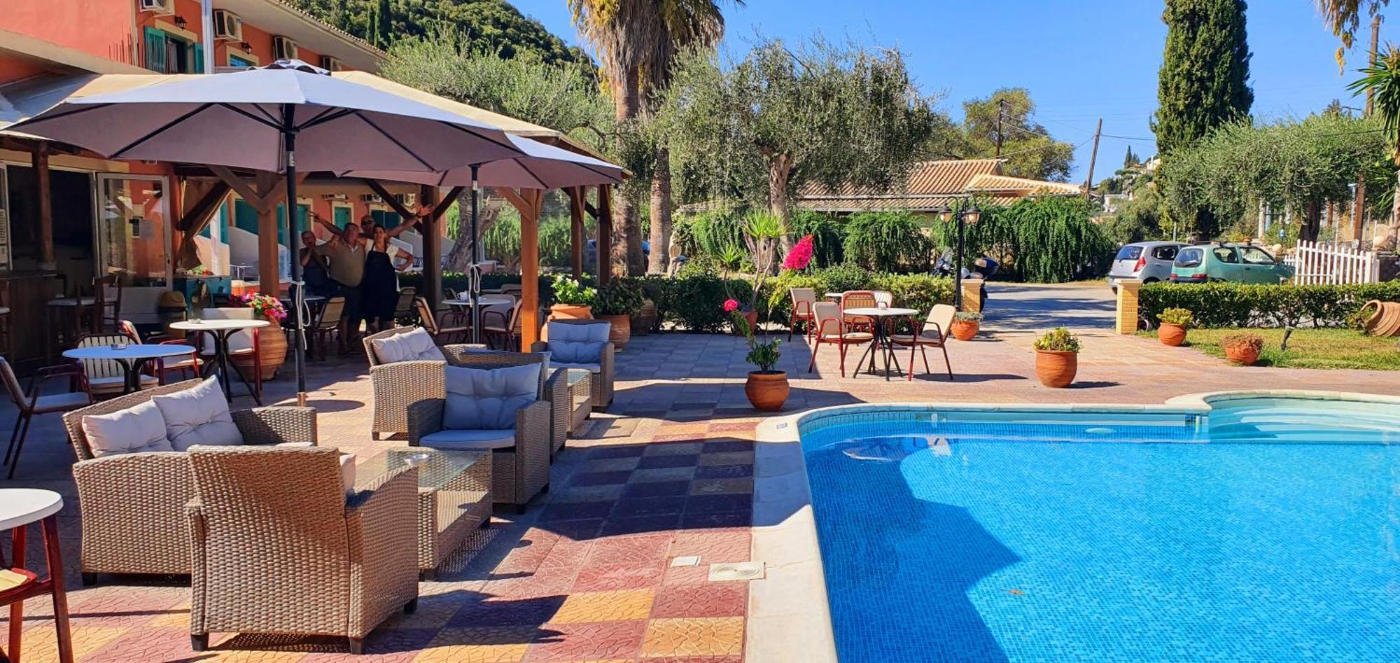 פאלאוקסטריצה Phivos Hotel מראה חיצוני תמונה