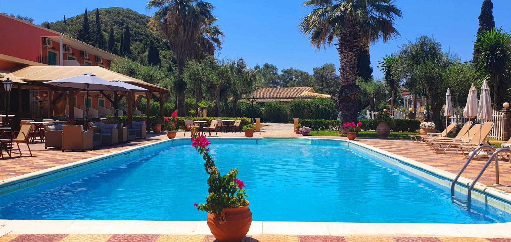 פאלאוקסטריצה Phivos Hotel מראה חיצוני תמונה