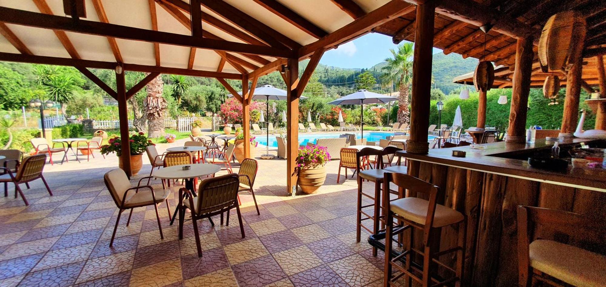 פאלאוקסטריצה Phivos Hotel מראה חיצוני תמונה