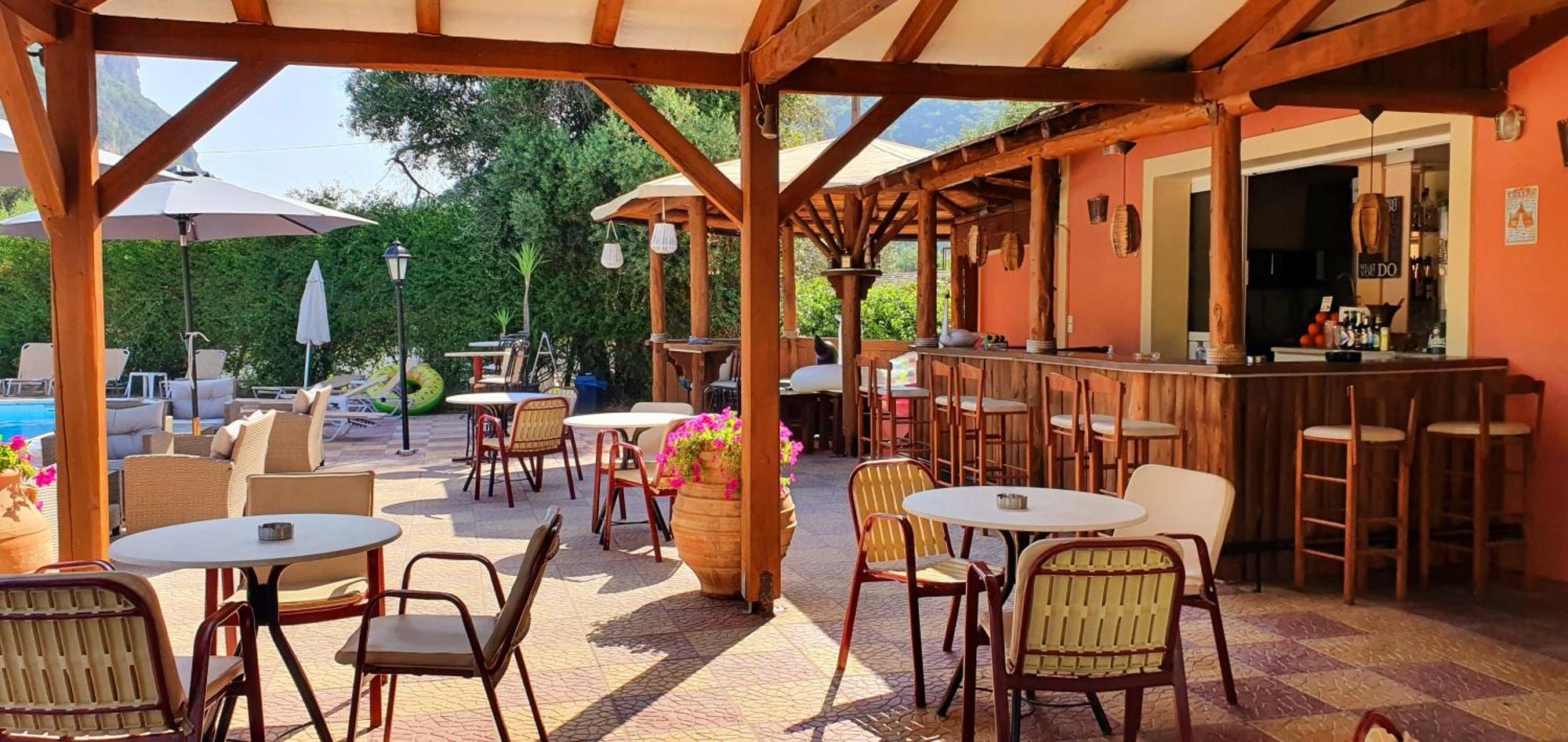 פאלאוקסטריצה Phivos Hotel מראה חיצוני תמונה