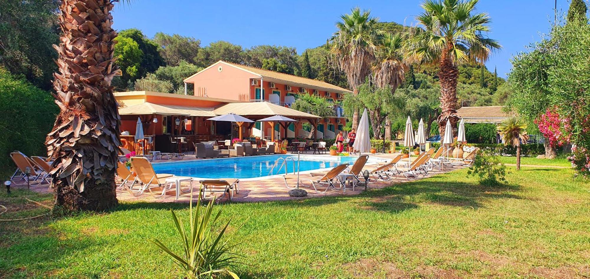 פאלאוקסטריצה Phivos Hotel מראה חיצוני תמונה
