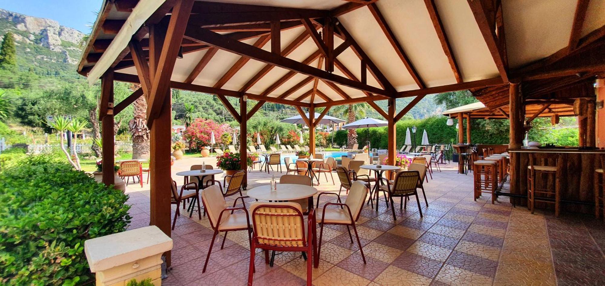 פאלאוקסטריצה Phivos Hotel מראה חיצוני תמונה
