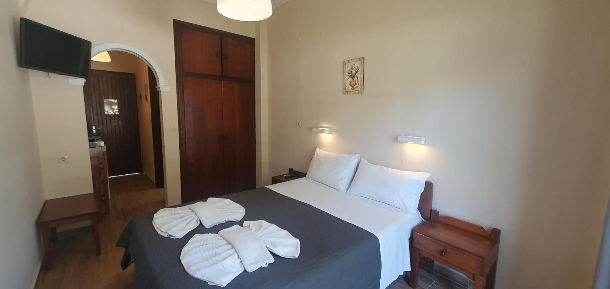 פאלאוקסטריצה Phivos Hotel מראה חיצוני תמונה