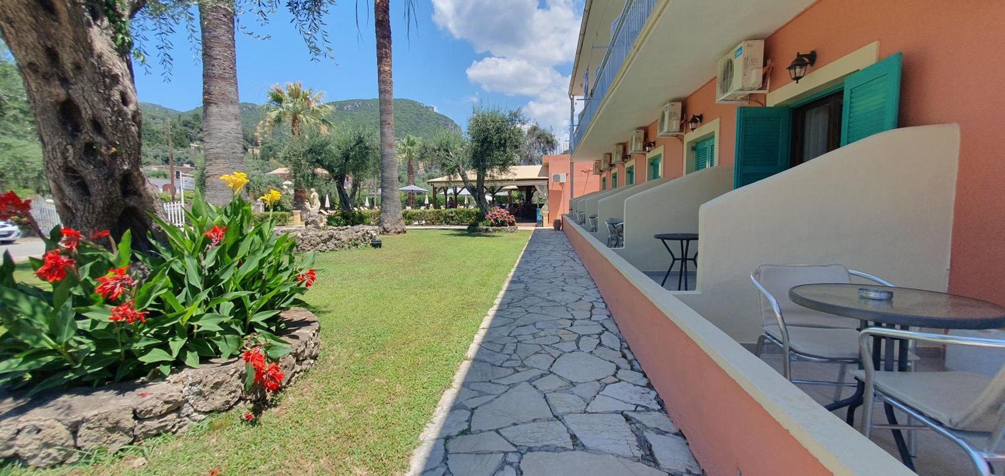 פאלאוקסטריצה Phivos Hotel מראה חיצוני תמונה