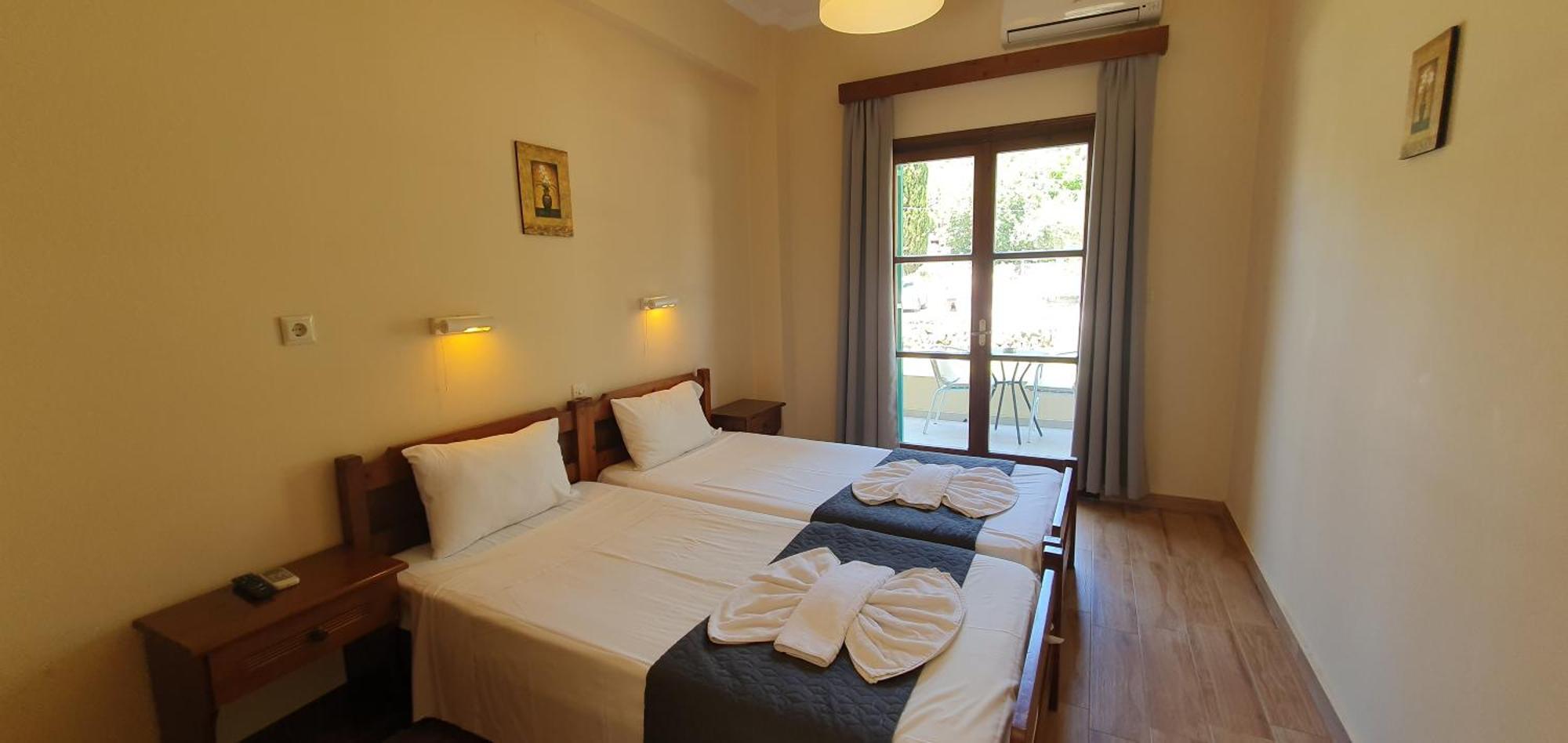 פאלאוקסטריצה Phivos Hotel מראה חיצוני תמונה